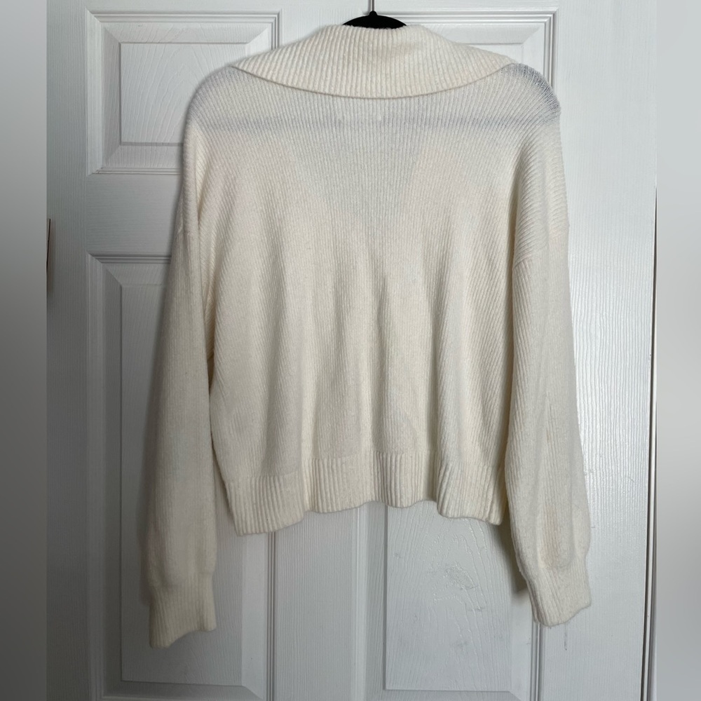 Abercrombie & Fitch Off-White V-Neck Sweater View 3